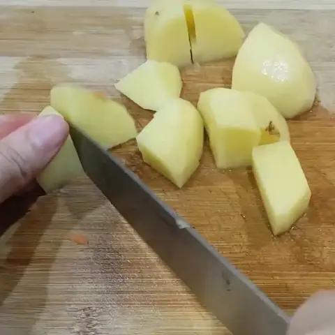 Cách nấu súp khoai tây cà rốt thơm ngon, bổ dưỡng