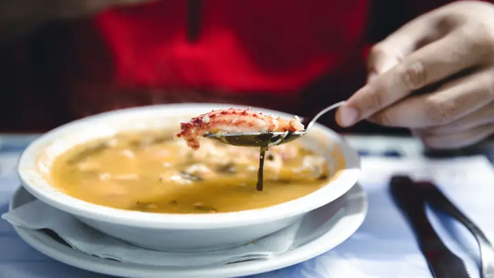 Bé mấy tháng ăn được súp cua?