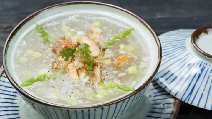 Súp cua nấu với măng tây