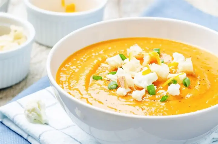 Súp khoai tây cho bé với bí đỏ