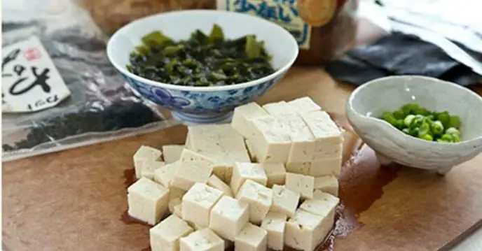Hướng Dẫn Chi Tiết Cách Nấu Súp Miso Rong Biển Chuẩn Vị Nhật Bản Tại Nhà