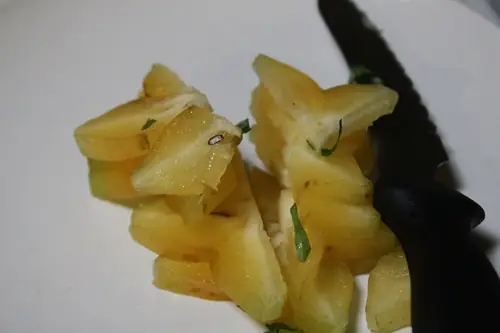 Cách Nấu Tép Khô Với Khế Chua Ngọt Đậm Đà Hương Vị Quê Nhà