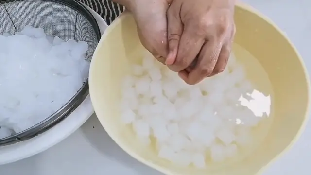 1. Cách nấu thạch dừa thô lá dứa đường phèn 1. Cách nấu thạch dừa thô lá dứa đường phèn