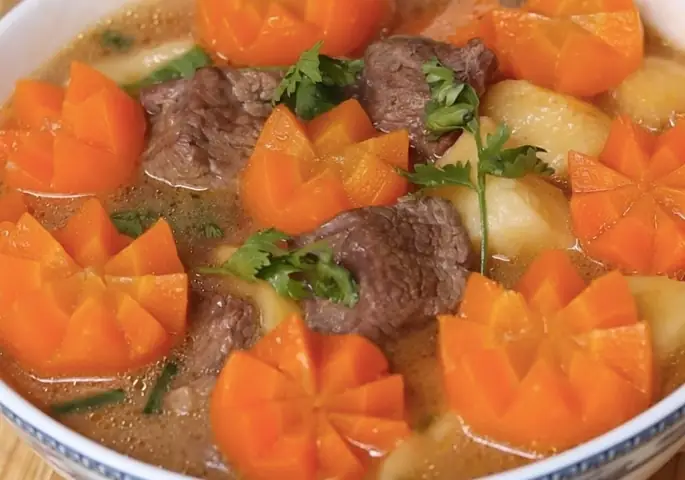 Cách Nấu Thịt Bò Khoai Tây Cà Rốt Thơm Ngon, Chuẩn Vị Cho Cả Gia Đình