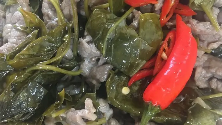 Cách Nấu Thịt Bò Lá Giang Chua Thanh, Đậm Đà Chuẩn Vị