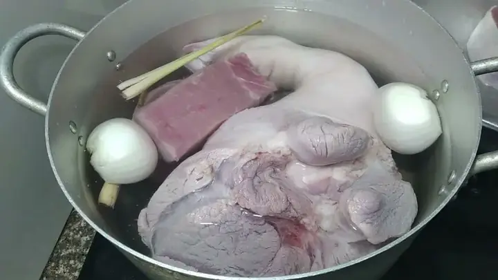 Bí Quyết Nấu Thịt Đông Trong Veo: Từ Truyền Thống Đến Biến Tấu Hấp Dẫn