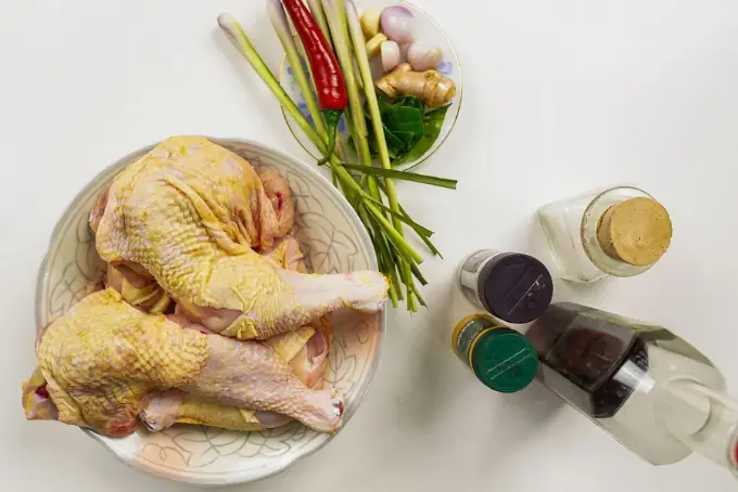 Cách Nấu Thịt Gà Xào Sả Ớt Thơm Ngon Đậm Đà Chuẩn Vị