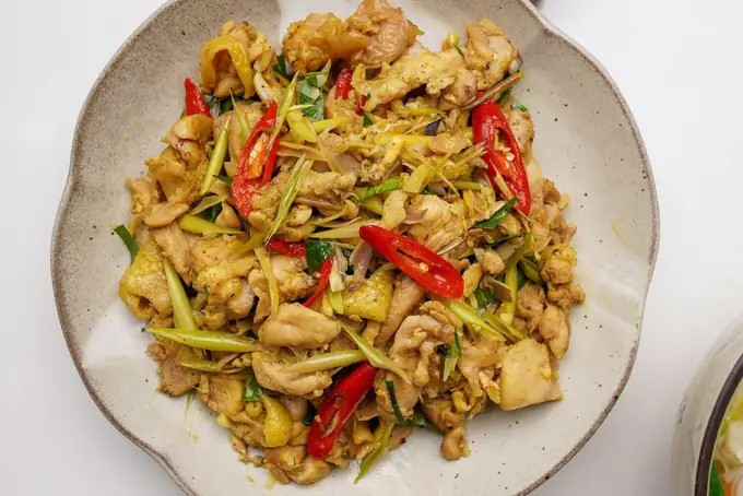 Cách Nấu Thịt Gà Xào Sả Ớt Thơm Ngon Đậm Đà Chuẩn Vị