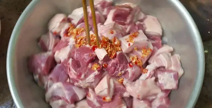 Hướng Dẫn Chi Tiết Cách Nấu Thịt Heo Khối Mềm Ngon, Đậm Đà Chuẩn Vị