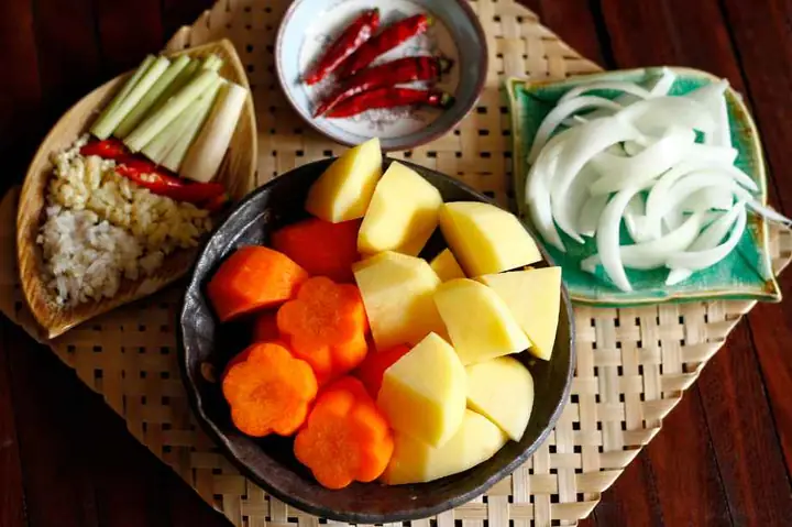 Hướng Dẫn Chi Tiết Cách Nấu Thịt Hợp Với Nước Cốt Dừa