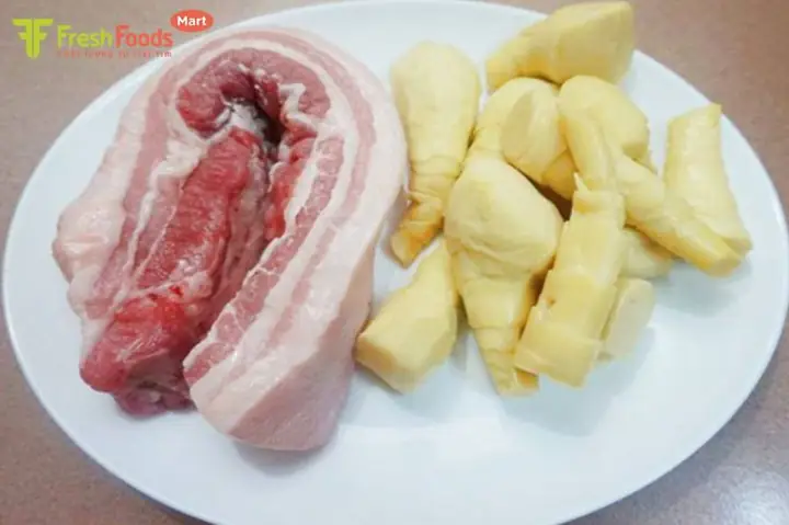 Cách Nấu Thịt Kho Măng Tươi: Công Thức Đậm Đà Cho Bữa Cơm Gia Đình