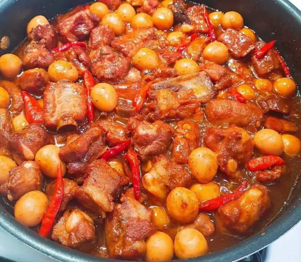 cách nấu thịt kho trứng cút