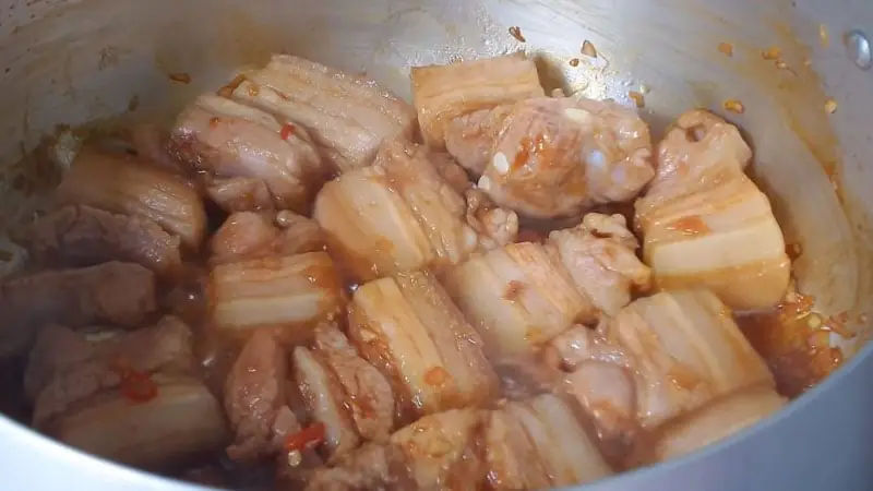 cách nấu thịt kho trứng nước dừa