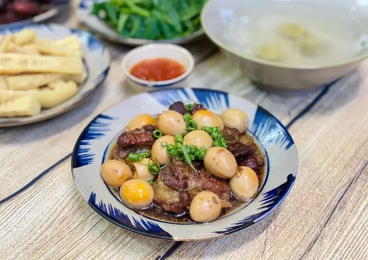 cách nấu thịt kho trứng nước dừa