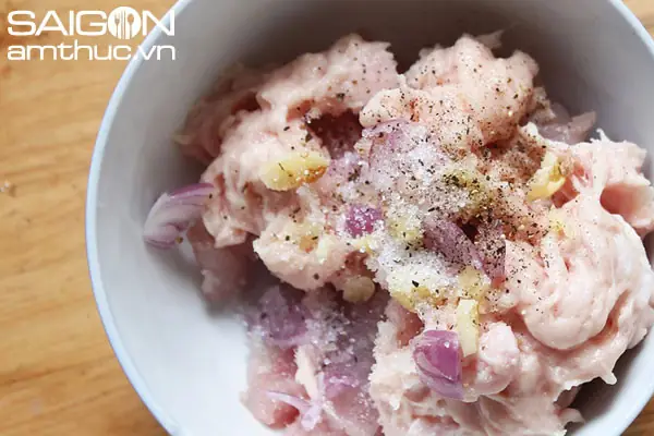 Làm sao để nấu thịt kho trứng nước dừa mềm ngon, đậm đà? Làm sao để nấu thịt kho trứng nước dừa mềm ngon, đậm đà?