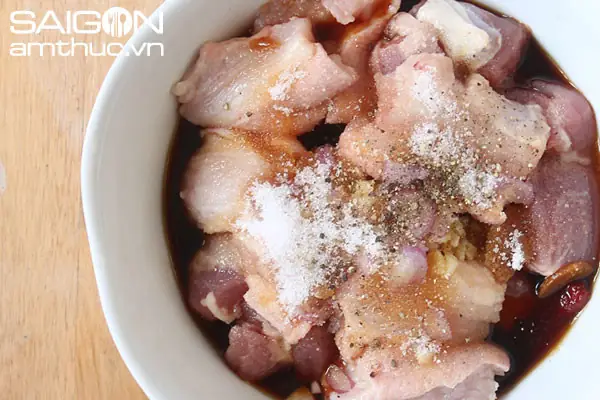 Làm sao để nấu thịt kho trứng nước dừa mềm ngon, đậm đà? Làm sao để nấu thịt kho trứng nước dừa mềm ngon, đậm đà?