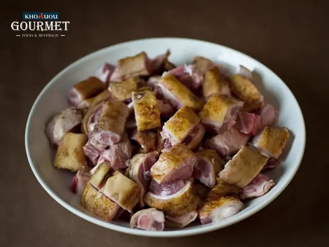 Bước 2: Sơ chế chân giò