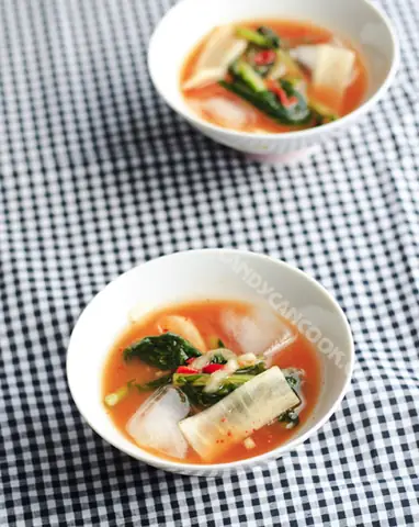 Kim chi củ cải non (Yeolmu mulkimchi) gợi nhớ mùa hè Kim chi củ cải non (Yeolmu mulkimchi) gợi nhớ mùa hè