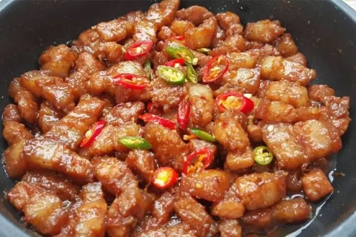 2. Hướng dẫn chi tiết cách nấu thịt kho mắm ruốc sả