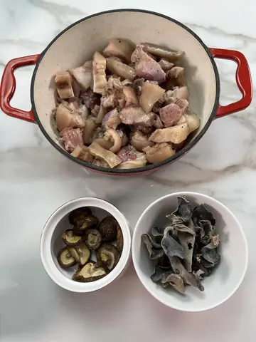 Hướng Dẫn Chi Tiết Cách Nấu Thịt Ngày Tết Chuẩn Vị Gia Đình Hướng Dẫn Chi Tiết Cách Nấu Thịt Ngày Tết Chuẩn Vị Gia Đình