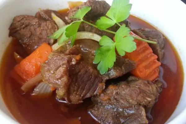 cách nấu thịt trâu sốt vang