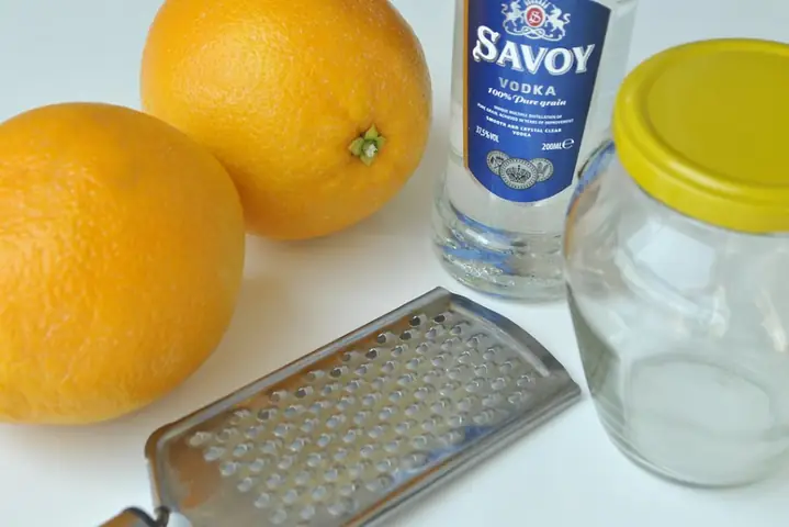 Hướng dẫn cách nấu tinh dầu cam tại nhà đơn giản