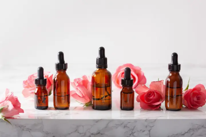 Cách Nấu Tinh Dầu Hoa Hồng Tại Nhà Đơn Giản Và Hiệu Quả