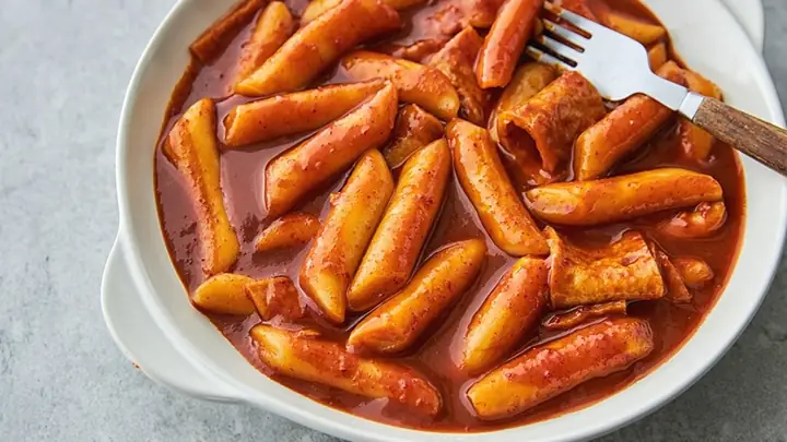 Hướng Dẫn Chi Tiết Cách Nấu Tokbokki Ăn Liền Không Cần Lò Vi Sóng