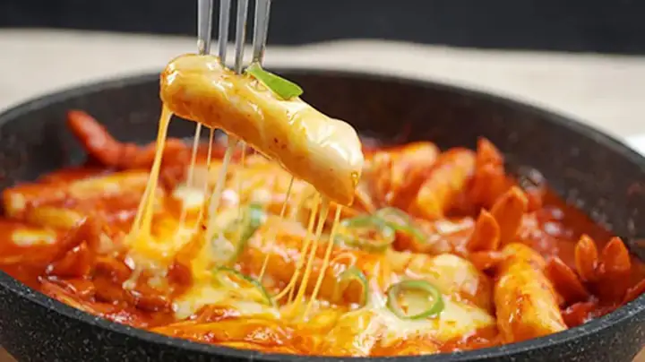 Cách Nấu Tokbokki Phô Mai Ăn Liền Nhanh Gọn, Thơm Ngon