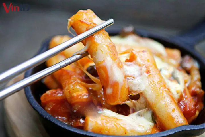Cách Nấu Tokbokki Phô Mai Gói Chuẩn Vị Hàn Quốc Tại Nhà