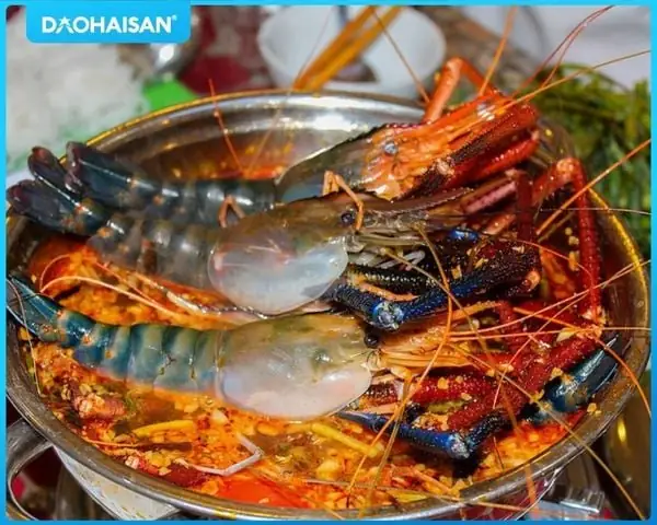 Mách bạn cách nấu lẩu tôm càng xanh chua cay thơm lừng đúng điệu