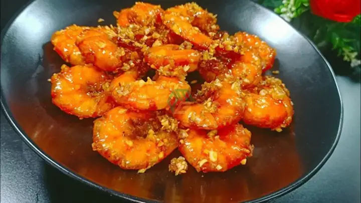 Bước 4: Thêm tỏi cháy Bước 4: Thêm tỏi cháy