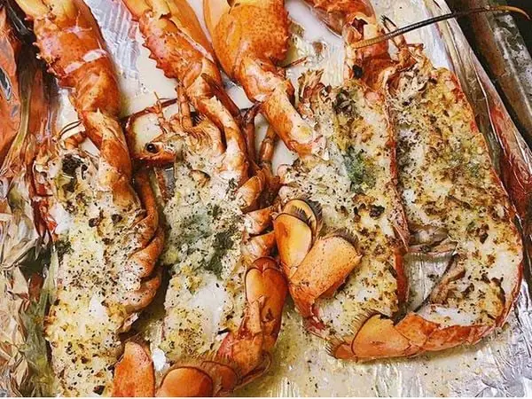 Cách Nấu Tôm Hùm Sốt Bơ Tỏi Thơm Ngon Chuẩn Vị Tại Nhà