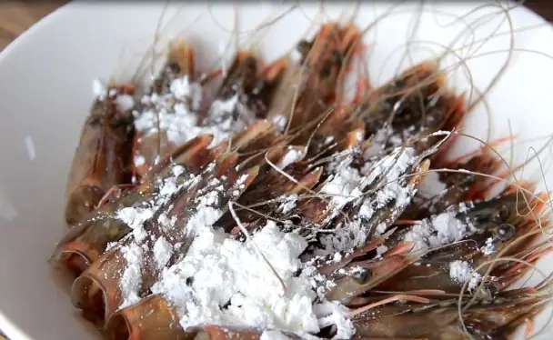 Cách Nấu Tôm Kho Tộ Đậm Đà Chuẩn Vị Cho Bữa Cơm Gia Đình Cách Nấu Tôm Kho Tộ Đậm Đà Chuẩn Vị Cho Bữa Cơm Gia Đình