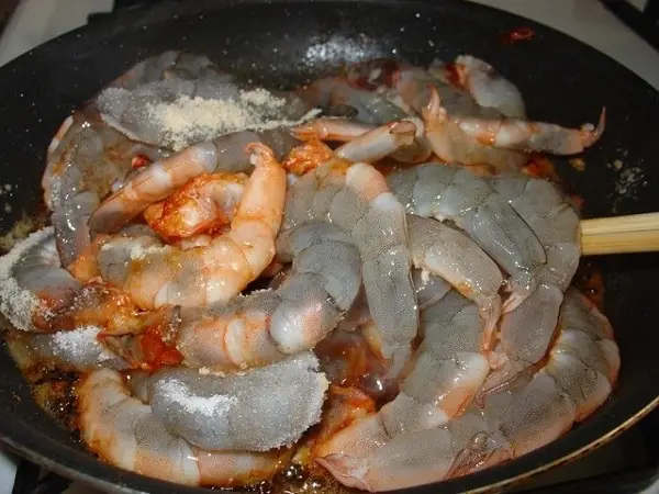 Cách Nấu Tôm Kho Tộ Đậm Đà Chuẩn Vị Cho Bữa Cơm Gia Đình Cách Nấu Tôm Kho Tộ Đậm Đà Chuẩn Vị Cho Bữa Cơm Gia Đình