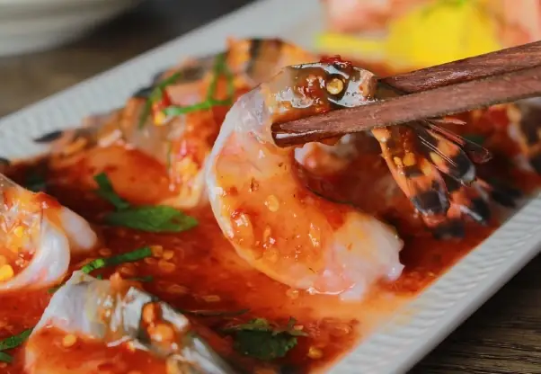 Cách Nấu Tôm Kho Tộ Đậm Đà Chuẩn Vị Cho Bữa Cơm Gia Đình Cách Nấu Tôm Kho Tộ Đậm Đà Chuẩn Vị Cho Bữa Cơm Gia Đình