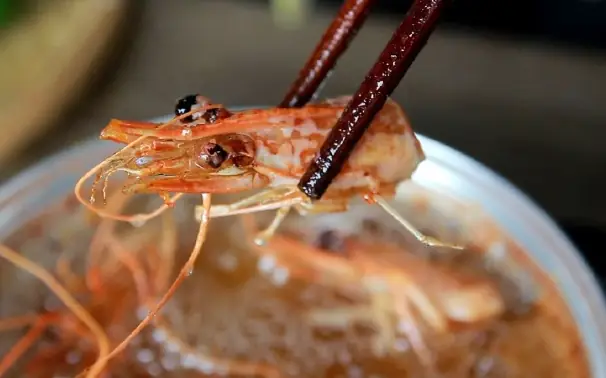 Cách Nấu Tôm Kho Tộ Đậm Đà Chuẩn Vị Cho Bữa Cơm Gia Đình Cách Nấu Tôm Kho Tộ Đậm Đà Chuẩn Vị Cho Bữa Cơm Gia Đình