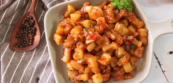 1. Tóp mỡ rim chua ngọt làm từ nguyên liệu gì?