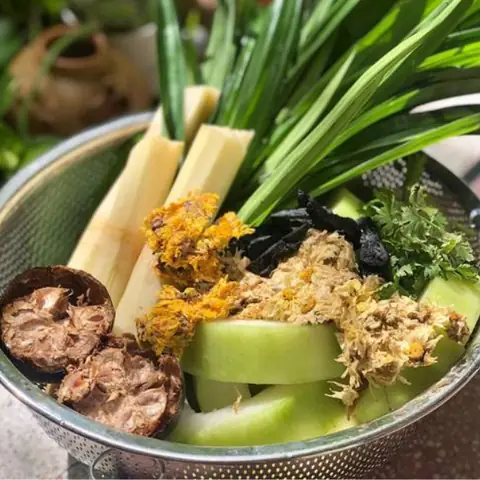 Hướng Dẫn Chi Tiết Cách Nấu Trà Bí Đao Hoa Cúc Thơm Ngon Tại Nhà