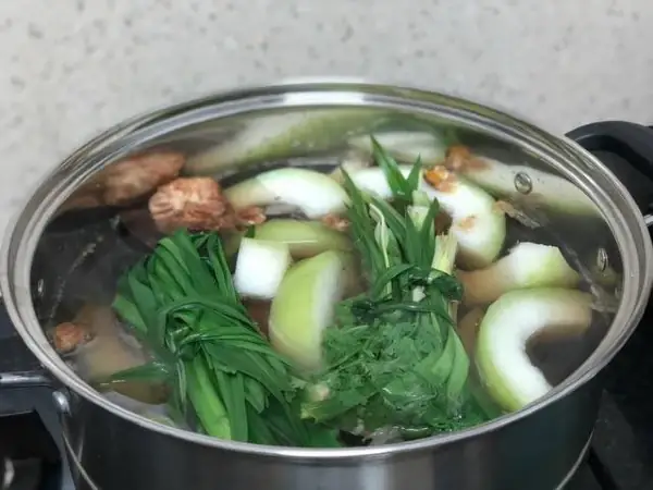 Hướng Dẫn Chi Tiết Cách Nấu Trà Bí Đao Hoa Cúc Thơm Ngon Tại Nhà