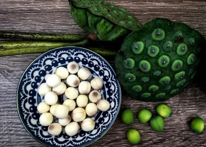 Cách Nấu Trà Hạt Sen Tươi Thanh Mát Tại Nhà Đơn Giản Cách Nấu Trà Hạt Sen Tươi Thanh Mát Tại Nhà Đơn Giản