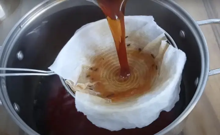 Bước 1: Ủ trà đen