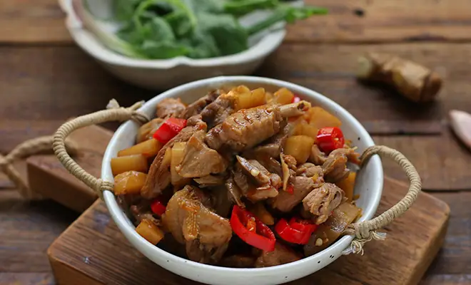 Hướng Dẫn Chi Tiết Cách Nấu Vịt Kho Măng Chua Tại Nhà