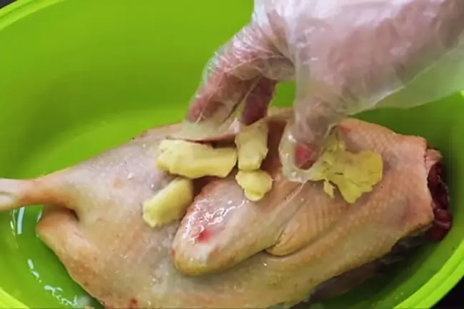 Có 3 bước để xử lý và sơ chế vịt sạch, không còn mùi hôi: Có 3 bước để xử lý và sơ chế vịt sạch, không còn mùi hôi: