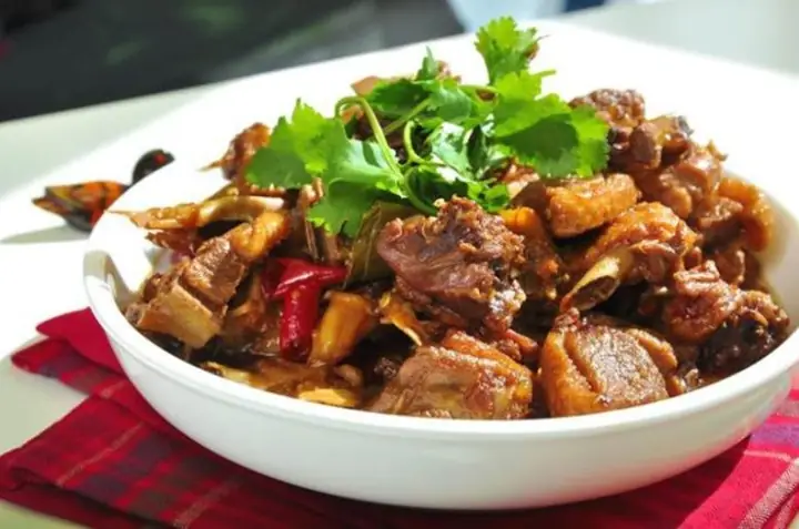 Cách Nấu Vịt Om Me: Bí Quyết Chuẩn Vị & Khử Tanh Toàn Diện