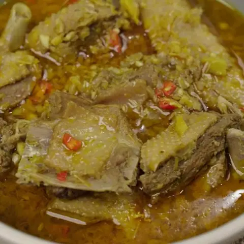 Cách nấu vịt om riềng mẻ đậm đà chuẩn vị tại nhà