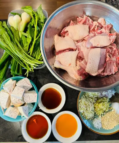 Cách Nấu Vịt Om Sấu Không Khoai Sọ: Công Thức Chuẩn Vị Gia Đình Cách Nấu Vịt Om Sấu Không Khoai Sọ: Công Thức Chuẩn Vị Gia Đình