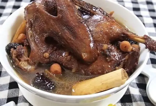 Hướng dẫn chi tiết cách nấu vịt tiềm tại nhà thơm ngon, bổ dưỡng