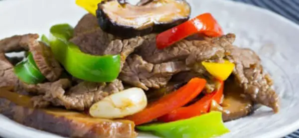 Cách làm món bò xào nấm rơm: