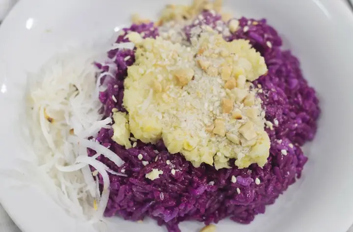 4. Cách nấu xôi lá cẩm đậu xanh